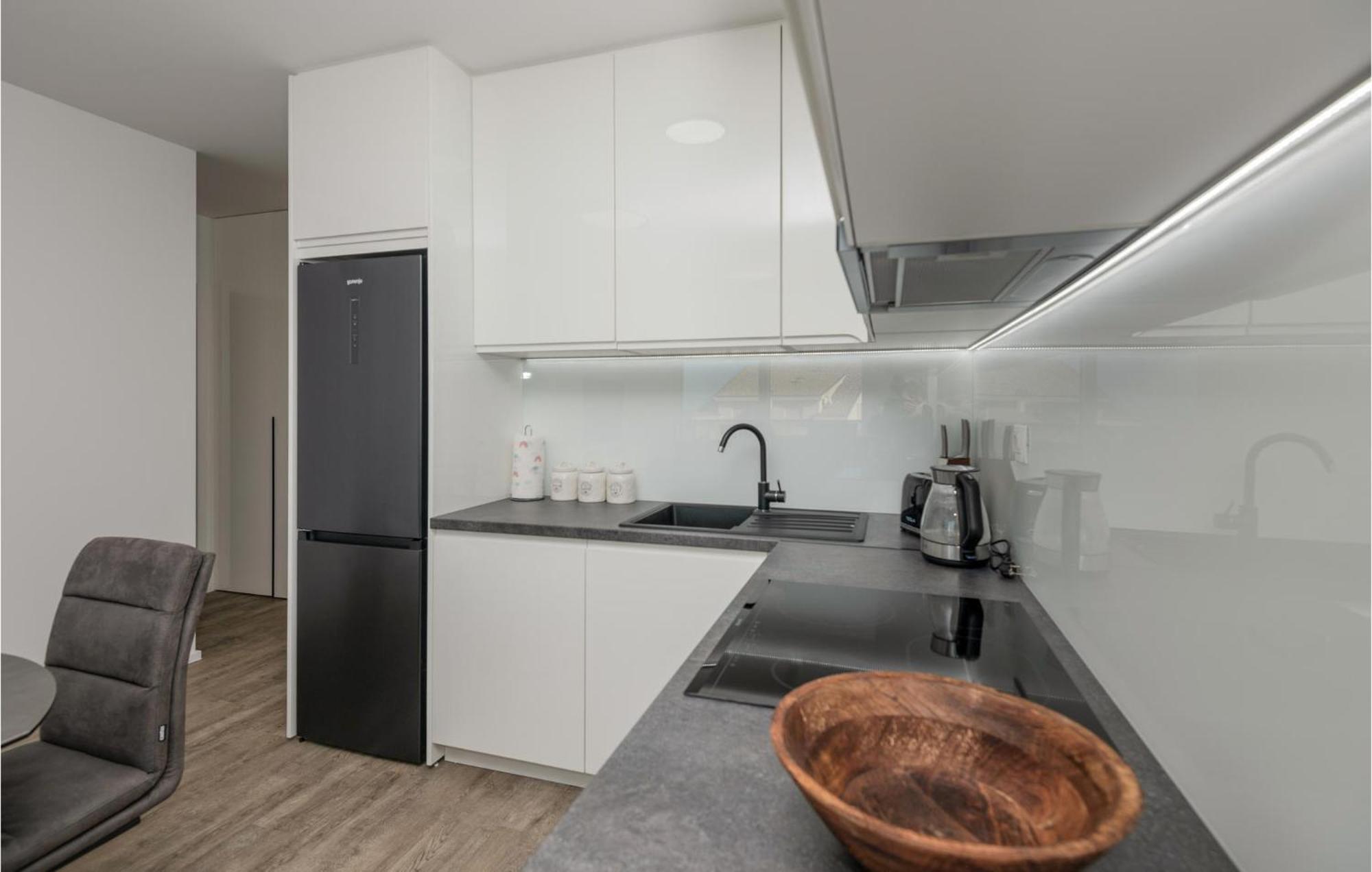 Stunning Apartment In Tucepi With Kitchen מראה חיצוני תמונה